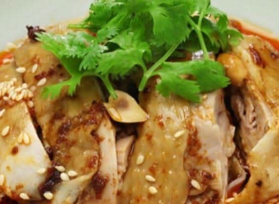 Sichuan Style Chicken with Spicy Sauce 四川口水雞